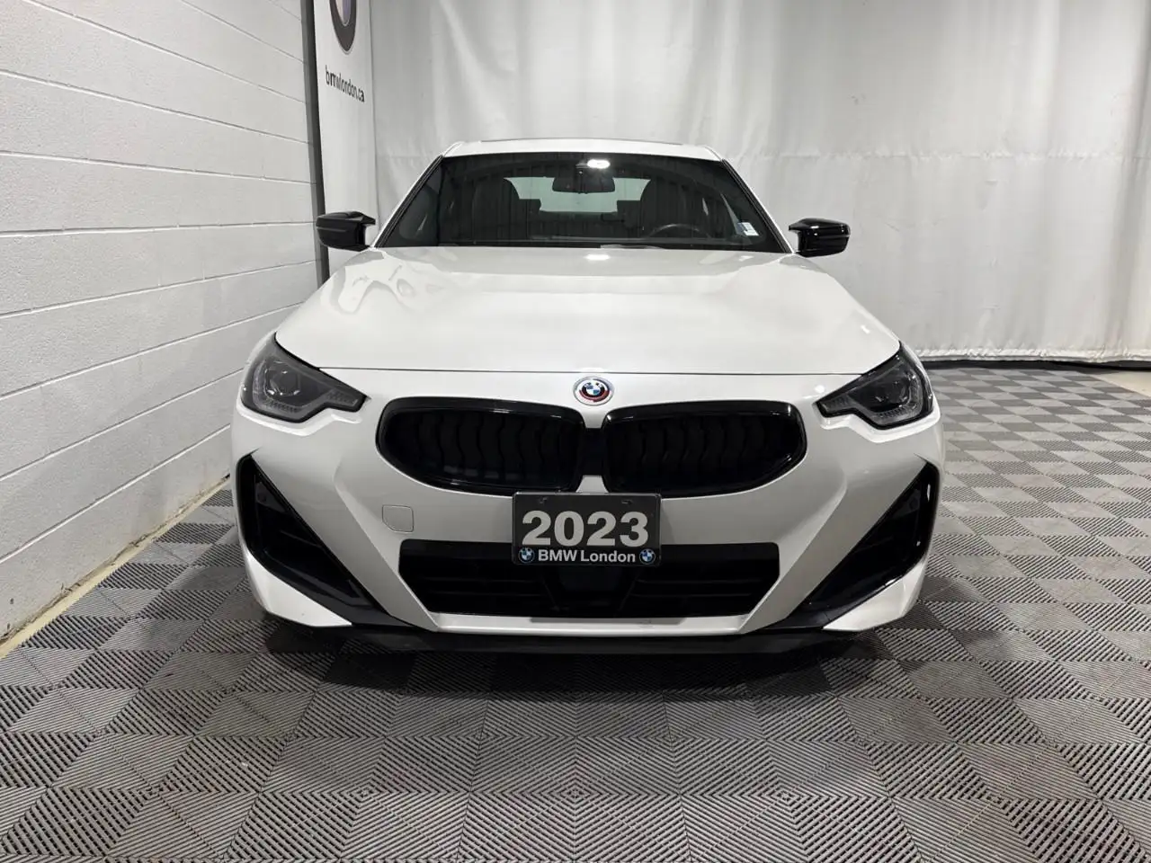 BMW 2 Series снимка BMW 2 Series