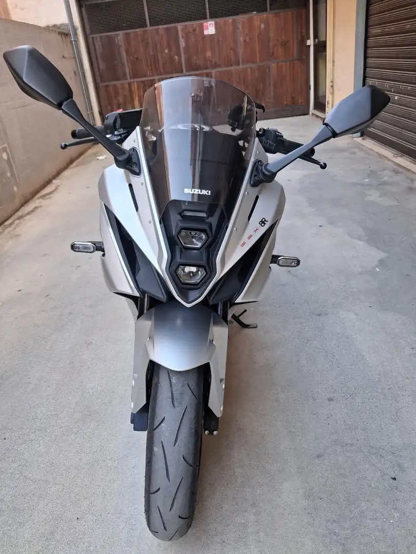 Suzuki GSX 8R Srebrny - 1