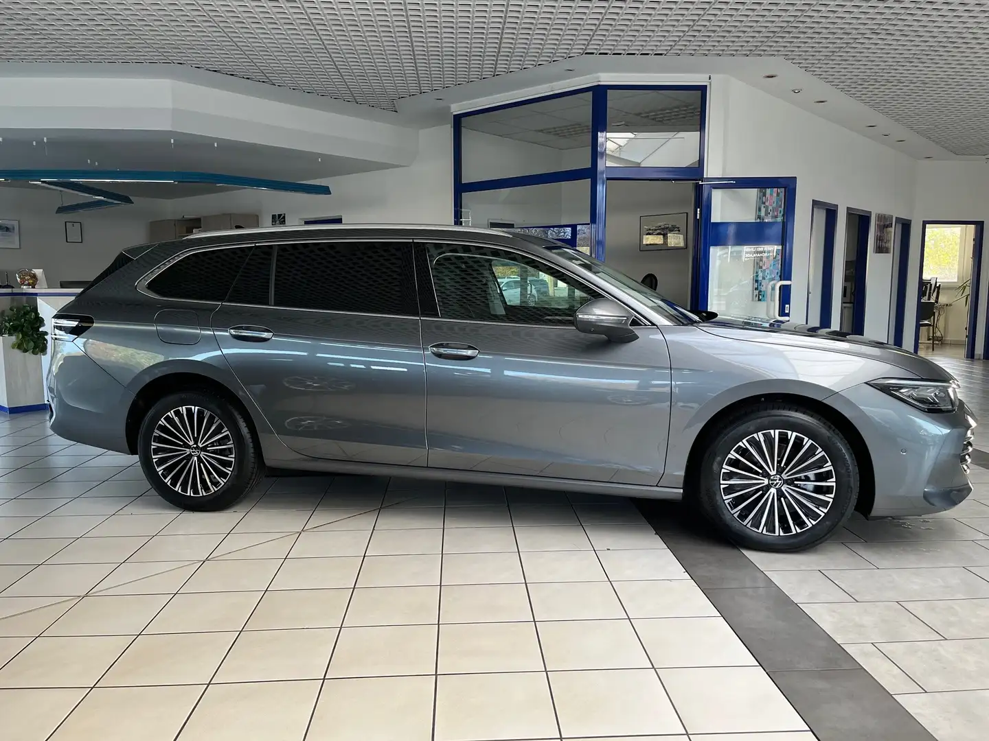 Volkswagen Passat Variant 2.0 TDI-DSG Elegance,Pro,AHK,Area Grau - 2