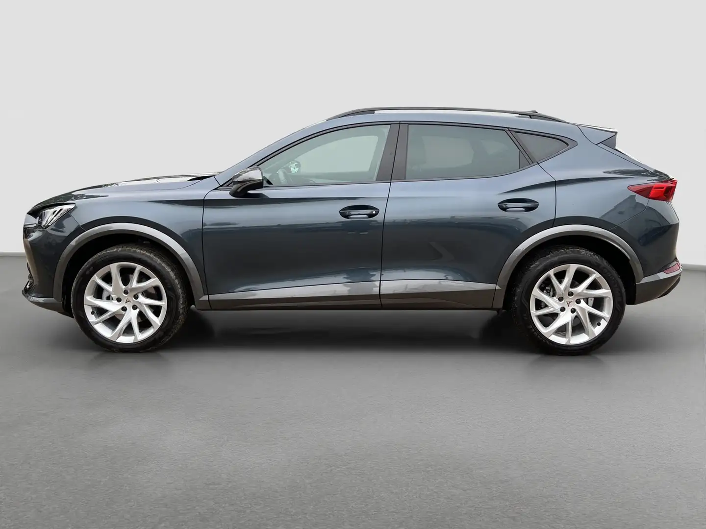 CUPRA Formentor 1.5 PANO AHK CAM ACC LM18 EKLAPPE NAVI Grau - 2