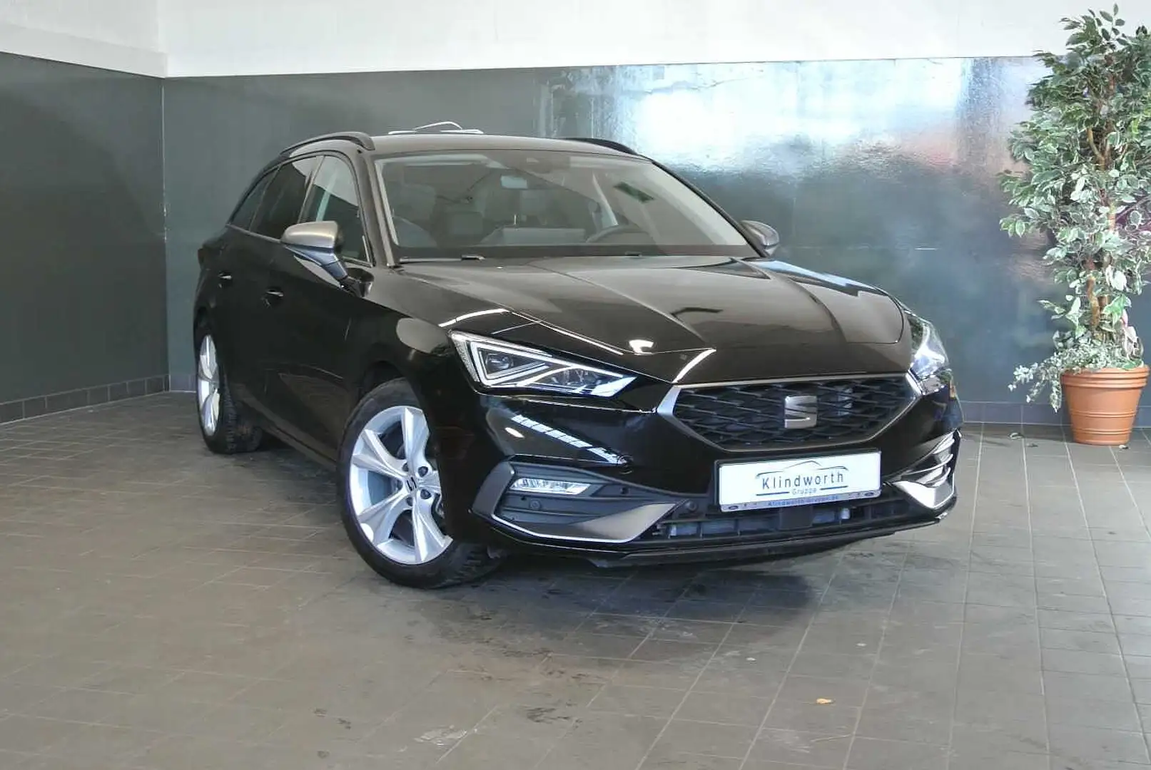 SEAT Leon ST 1.5 eTSI DSG FR +Matrix LED+Navi 12,9' Schwarz - 2