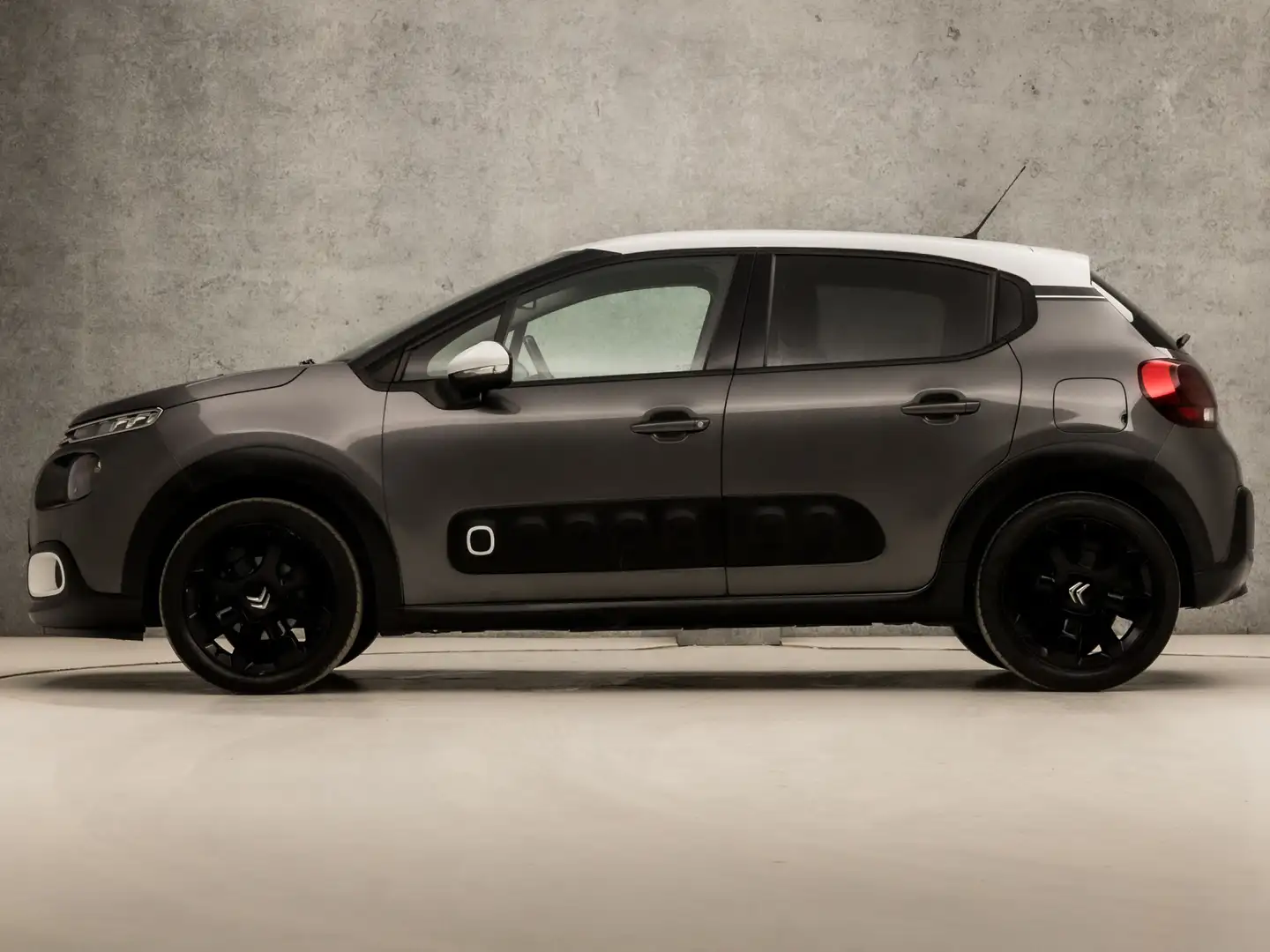 Citroen C3 1.2 PureTech Sport (APPLE CARPLAY, GROOT NAVI, CAM Grijs - 2