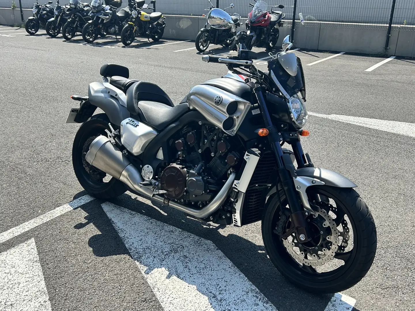 Yamaha Vmax - 2