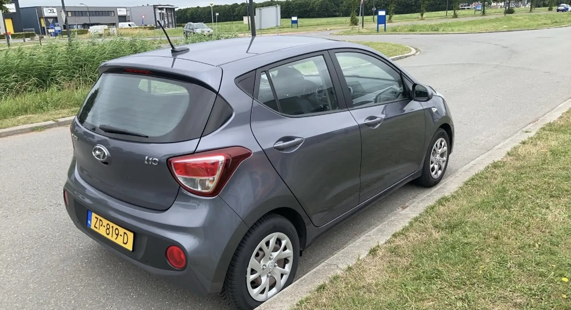 Hyundai i10 1.0i Comfort Parkeersensoren Achter | Bluetooth | Grijs - 2