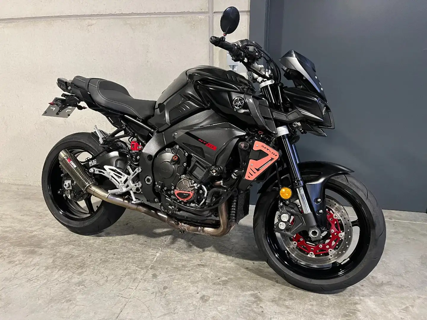 Yamaha MT-10 power naked - 1