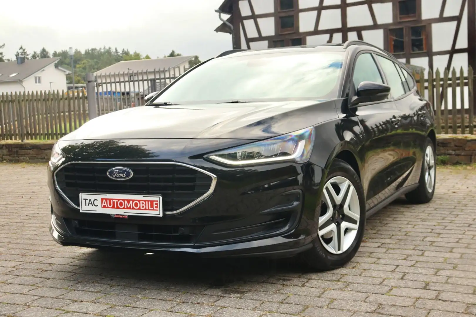 Ford Focus Turnier Cool & Connect LED NAVI 8FACH Noir - 1