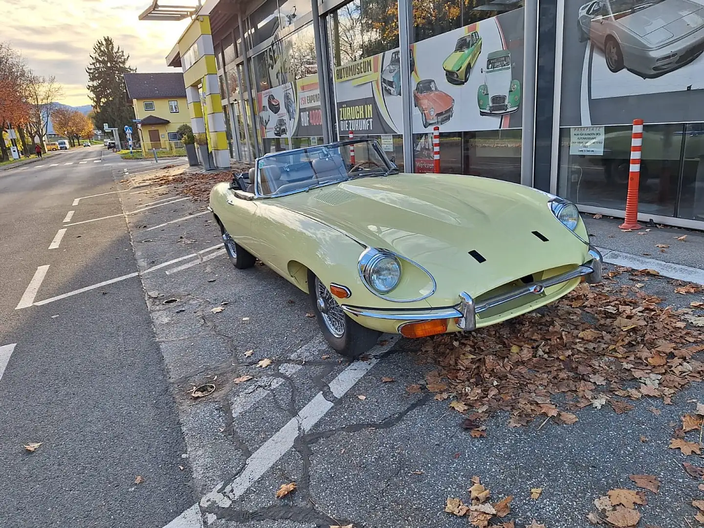 Jaguar E-Type 4,2L Roadster R6 Cabrio Бежевый - 2
