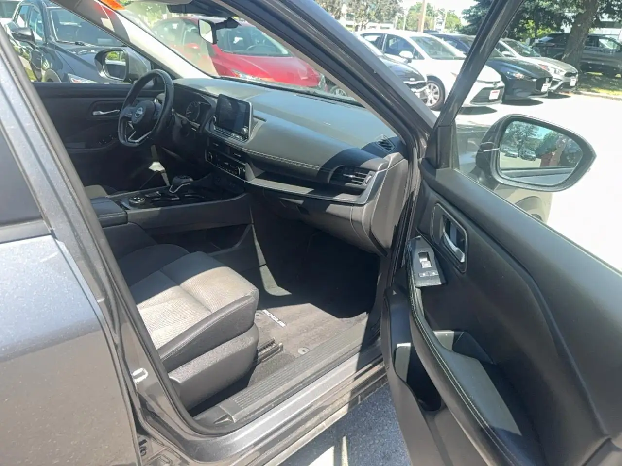 Nissan Rogue снимка Nissan Rogue