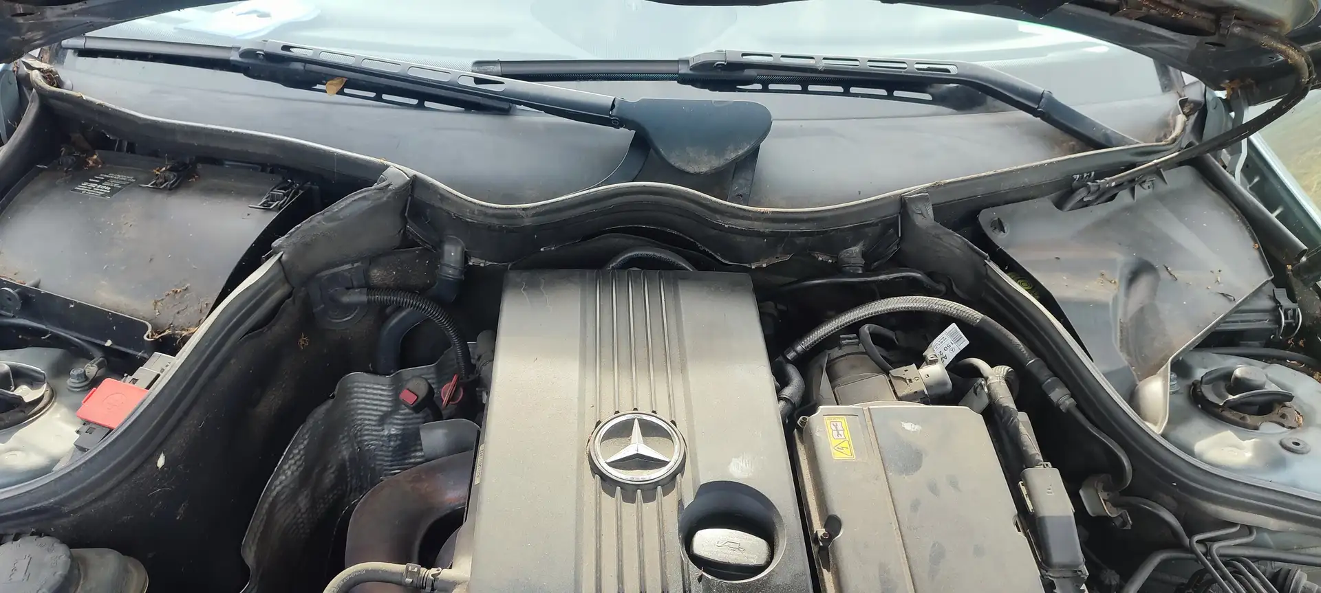 Mercedes-Benz 180 Gris - 1