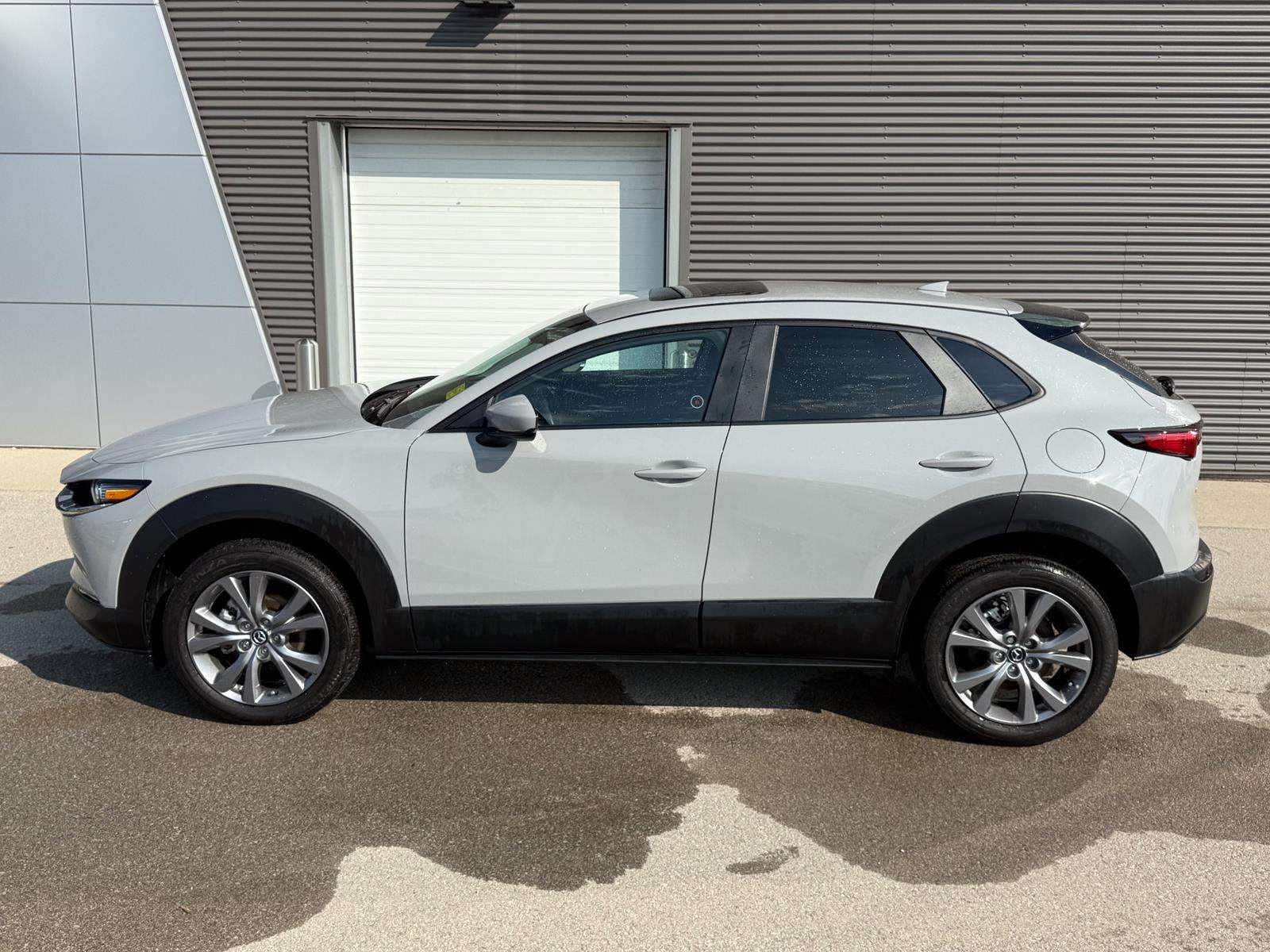 2026 Mazda CX-30 GT ALMOST BRAND NEW, LOW KMS, ONE OWNER & NO ACCID — photo 1