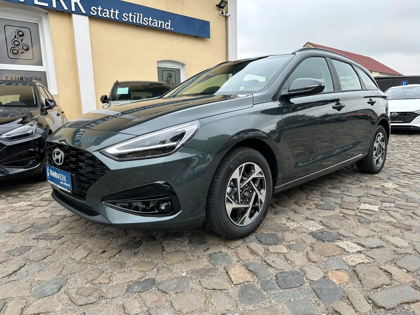 Hyundai i30 New i30 Kombi 1.5 DPi Sondermodell GO*LED,Navi. Grün - 2