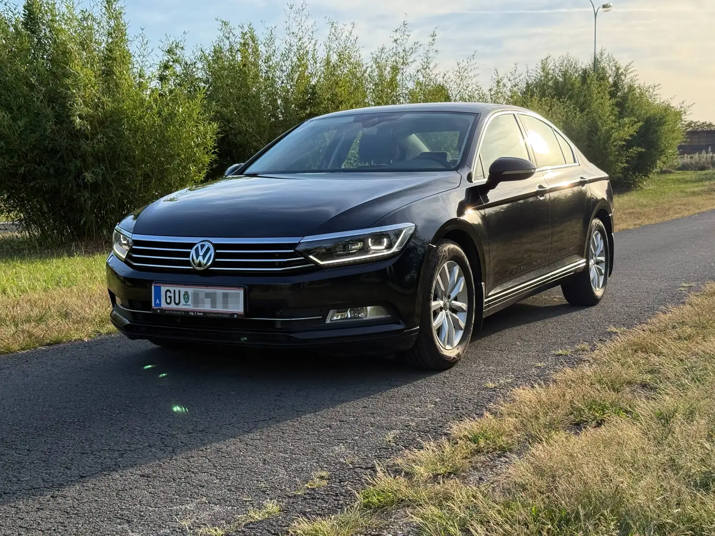 Volkswagen Passat Neuer Motor!, Matrix-LED, ÖAMTC Kaufüberprüfung - VW Passat B8 2,0 TDI Comfortline Schwarz - 1