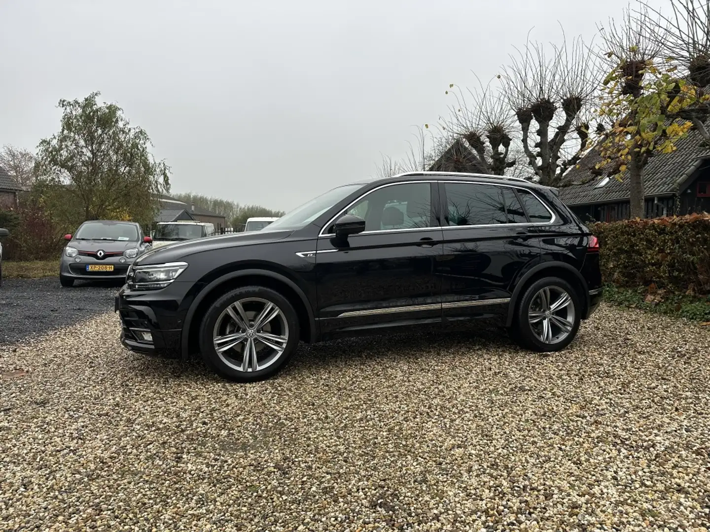 Volkswagen Tiguan 1.5 TSI R-Line Panoramadak/Trekhaak Schwarz - 1