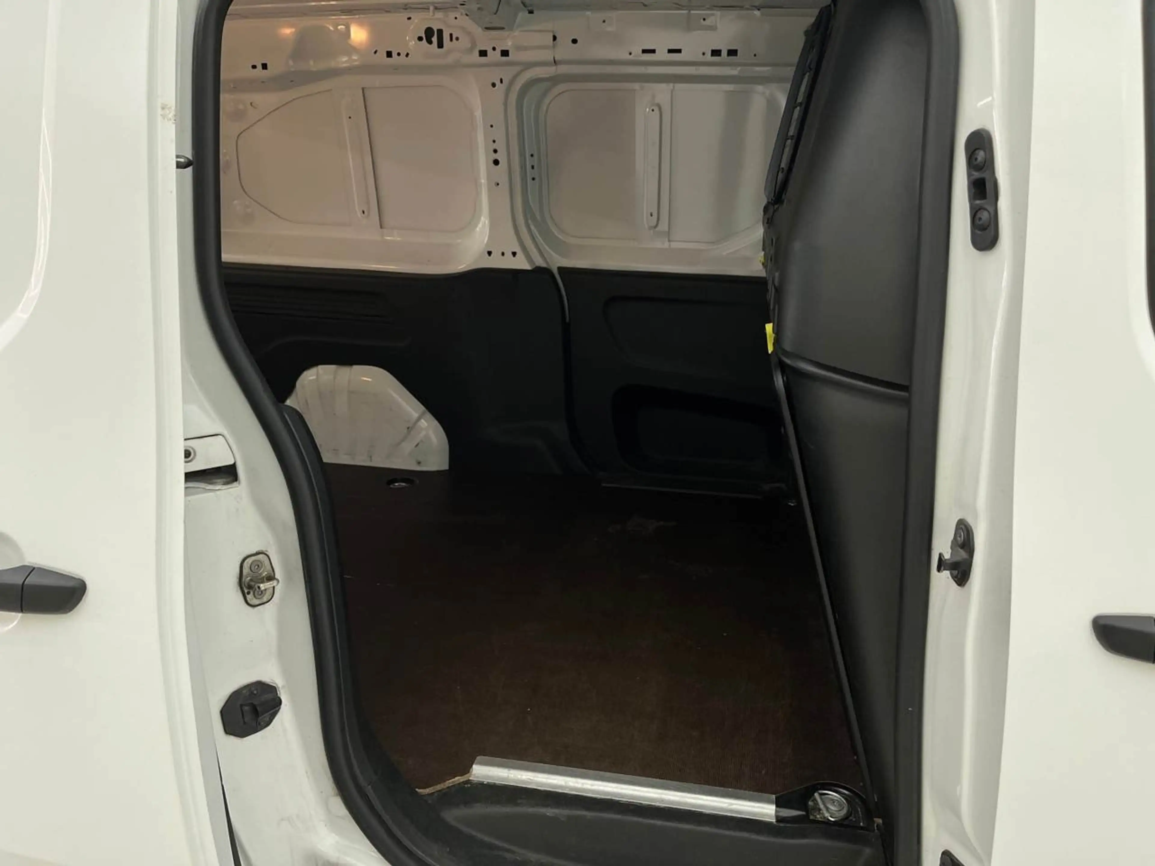 Opel Combo Cargo 1.5 D Edition XL erhöhte Nutzlast — photo 11