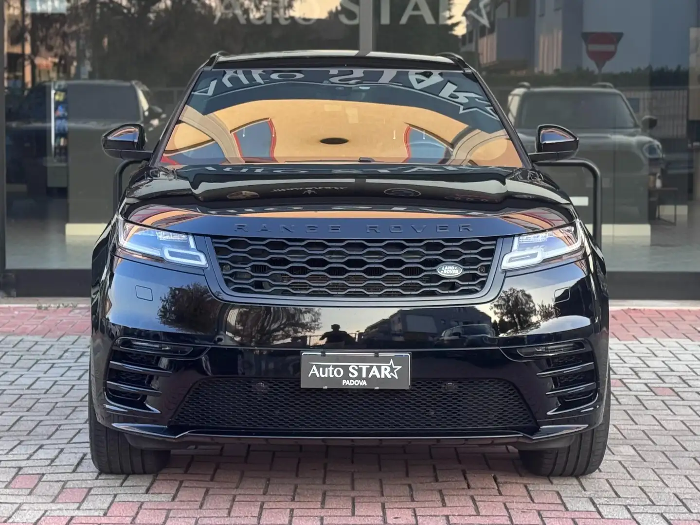Land Rover Range Rover Velar 2.0d i4 R-Dynamic 240cv auto my19 Nero - 2