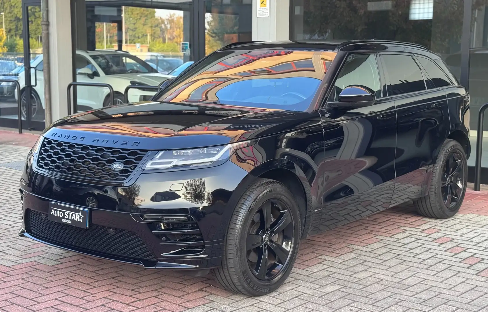 Land Rover Range Rover Velar 2.0d i4 R-Dynamic 240cv auto my19 Nero - 1