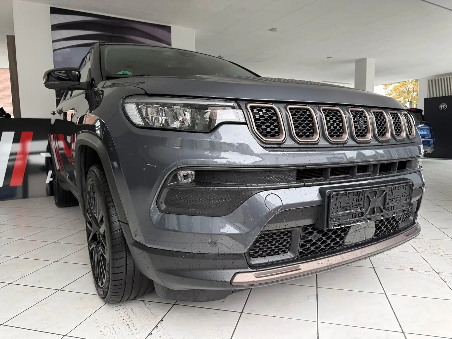 Jeep Compass Limited Mild-Hybrid FWD Gris - 2