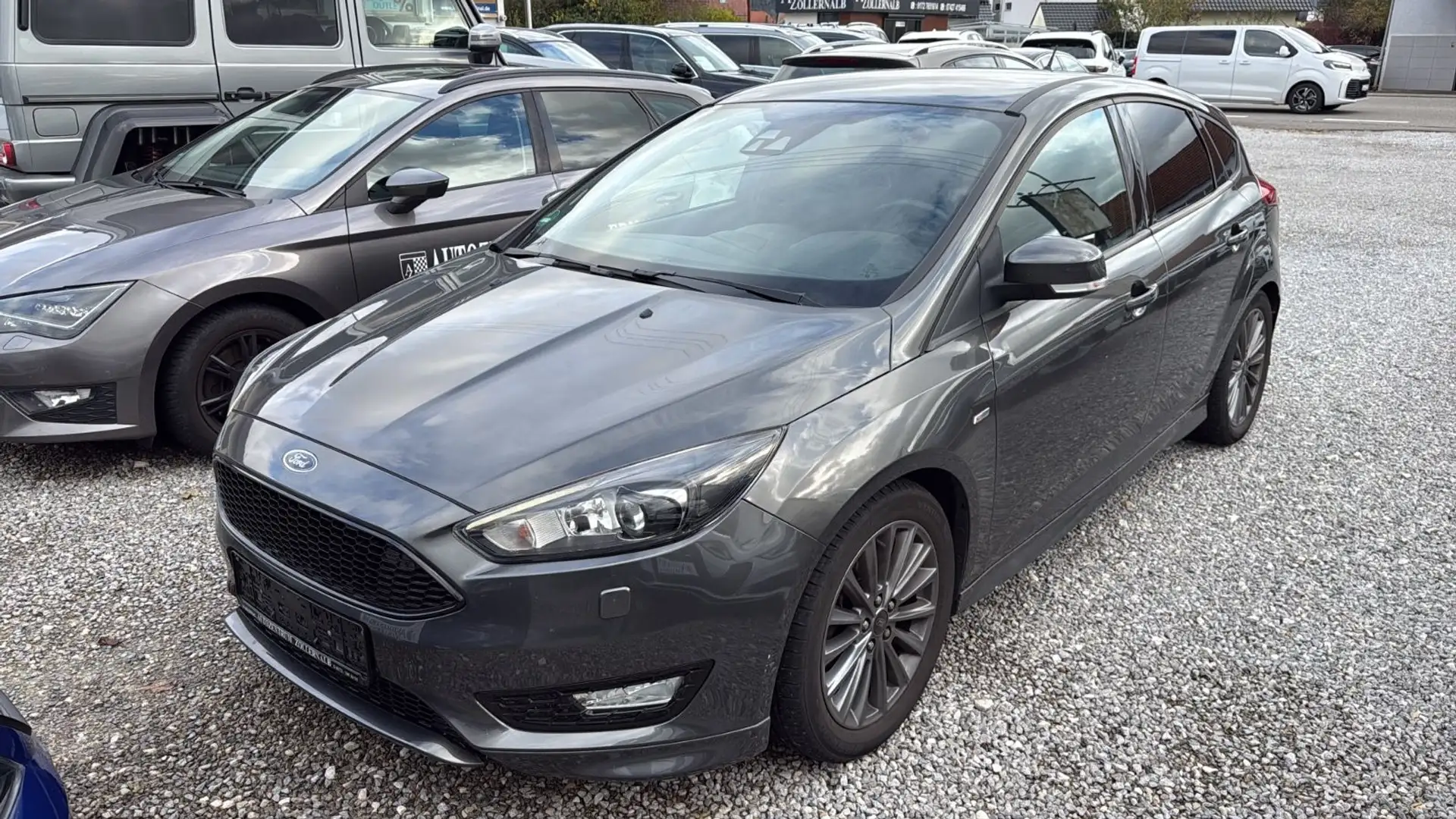 Ford Focus Lim. 1.0 EcoBoost ST-Line *SONY*XENON*AHK* Grau - 2