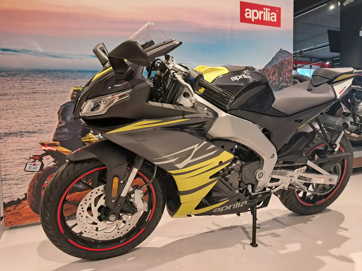 Aprilia RS 125 Giallo - 2