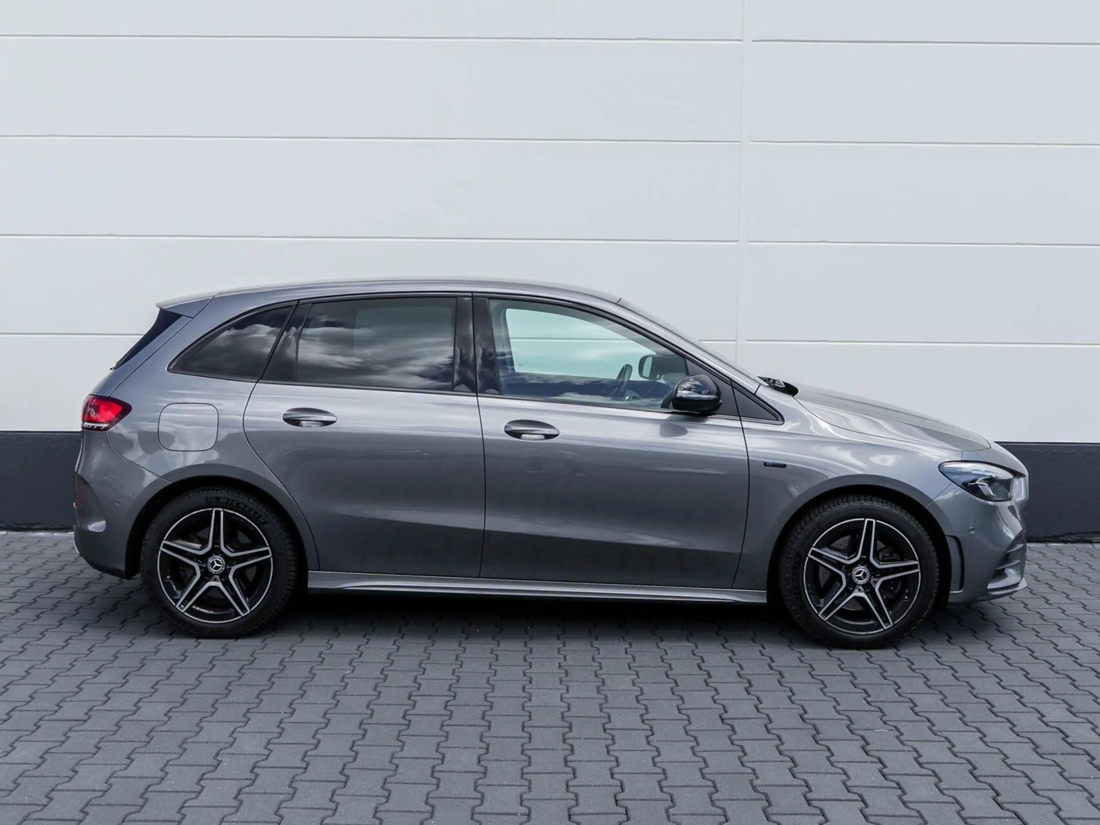 Mercedes-Benz B 250 e AMG Business Solution | Navigatie | Camera | Sfe — photo 15