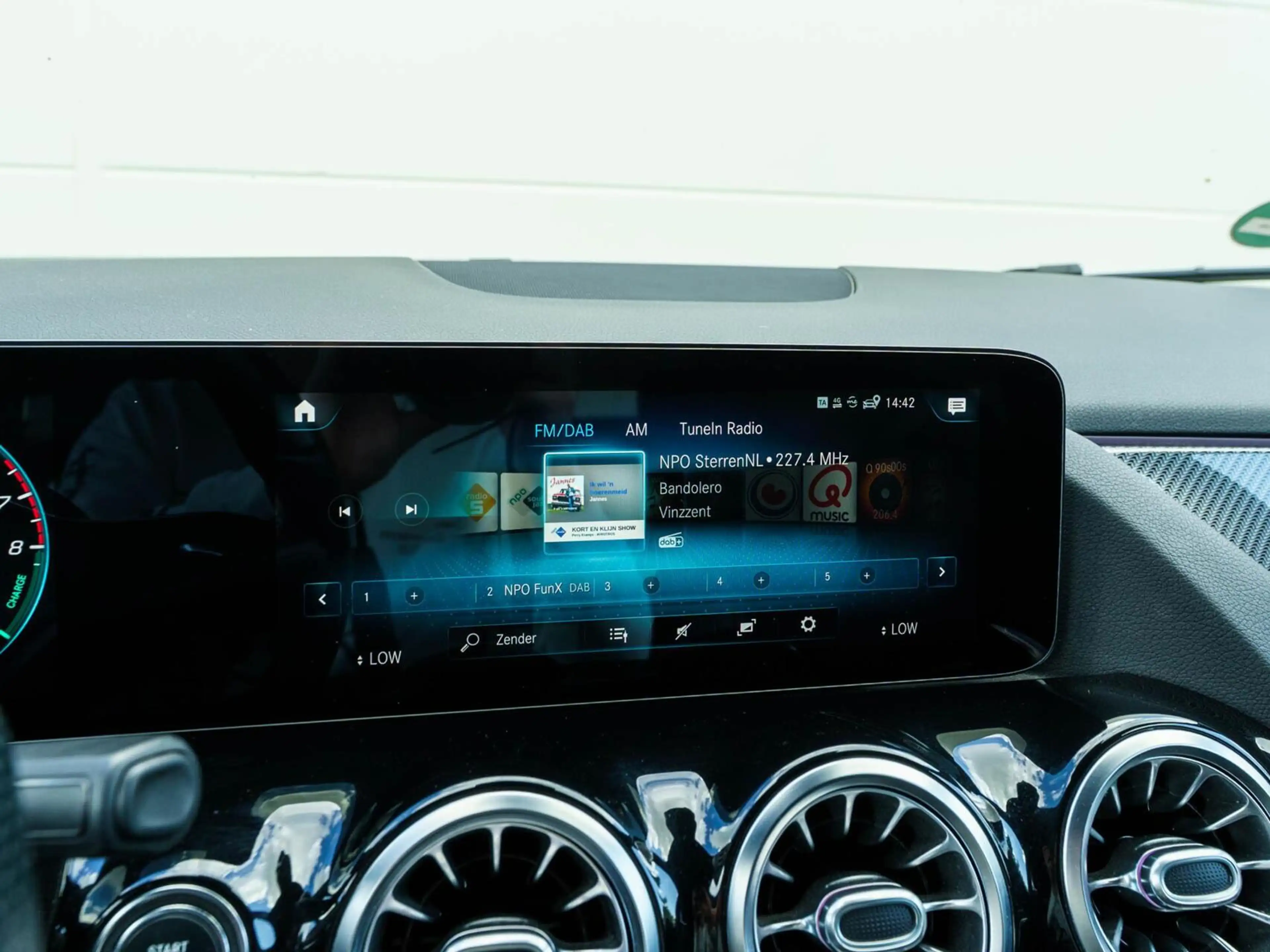 Mercedes-Benz B 250 e AMG Business Solution | Navigatie | Camera | Sfe — photo 39
