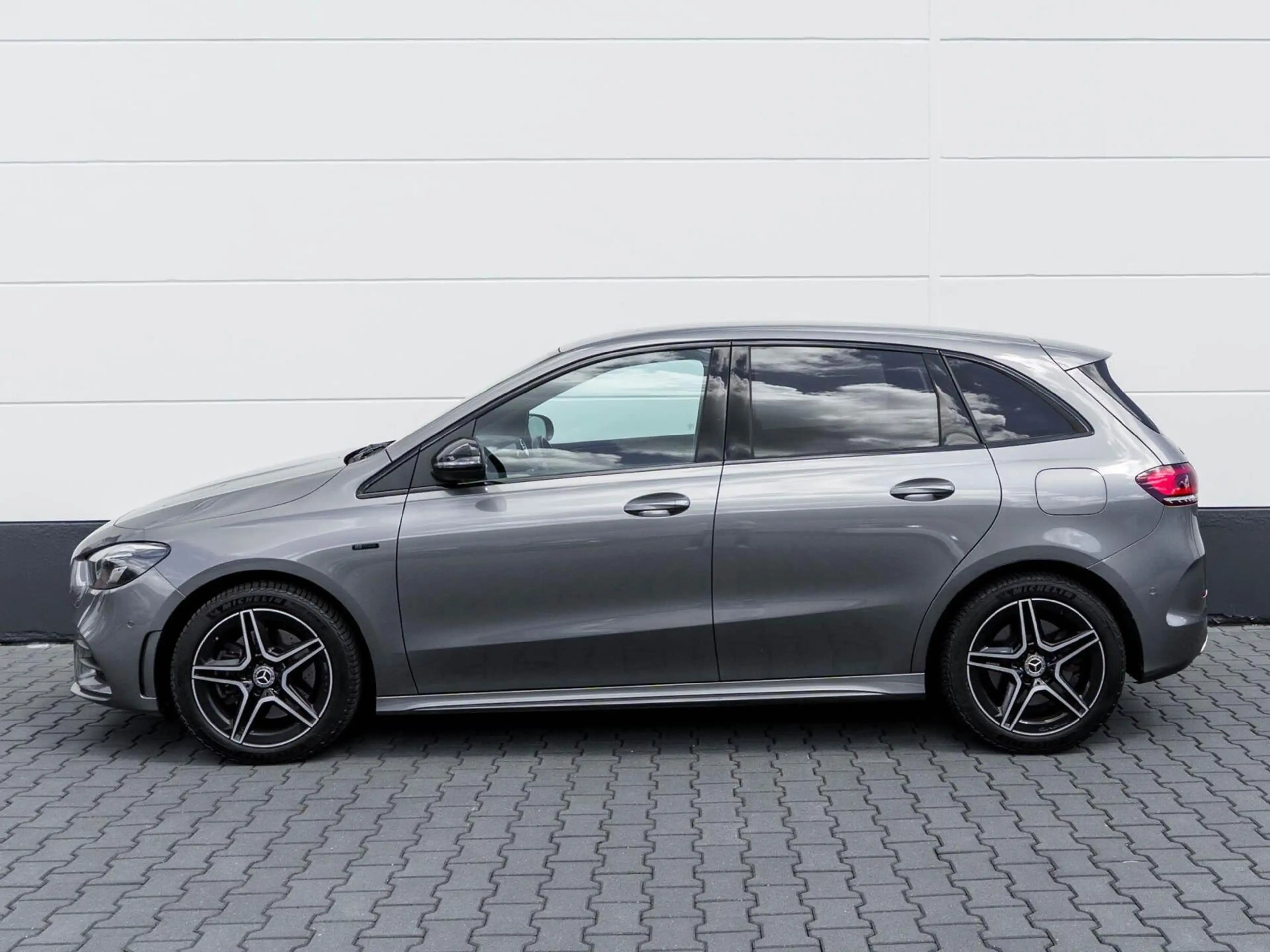 Mercedes-Benz B 250 e AMG Business Solution | Navigatie | Camera | Sfe — photo 4