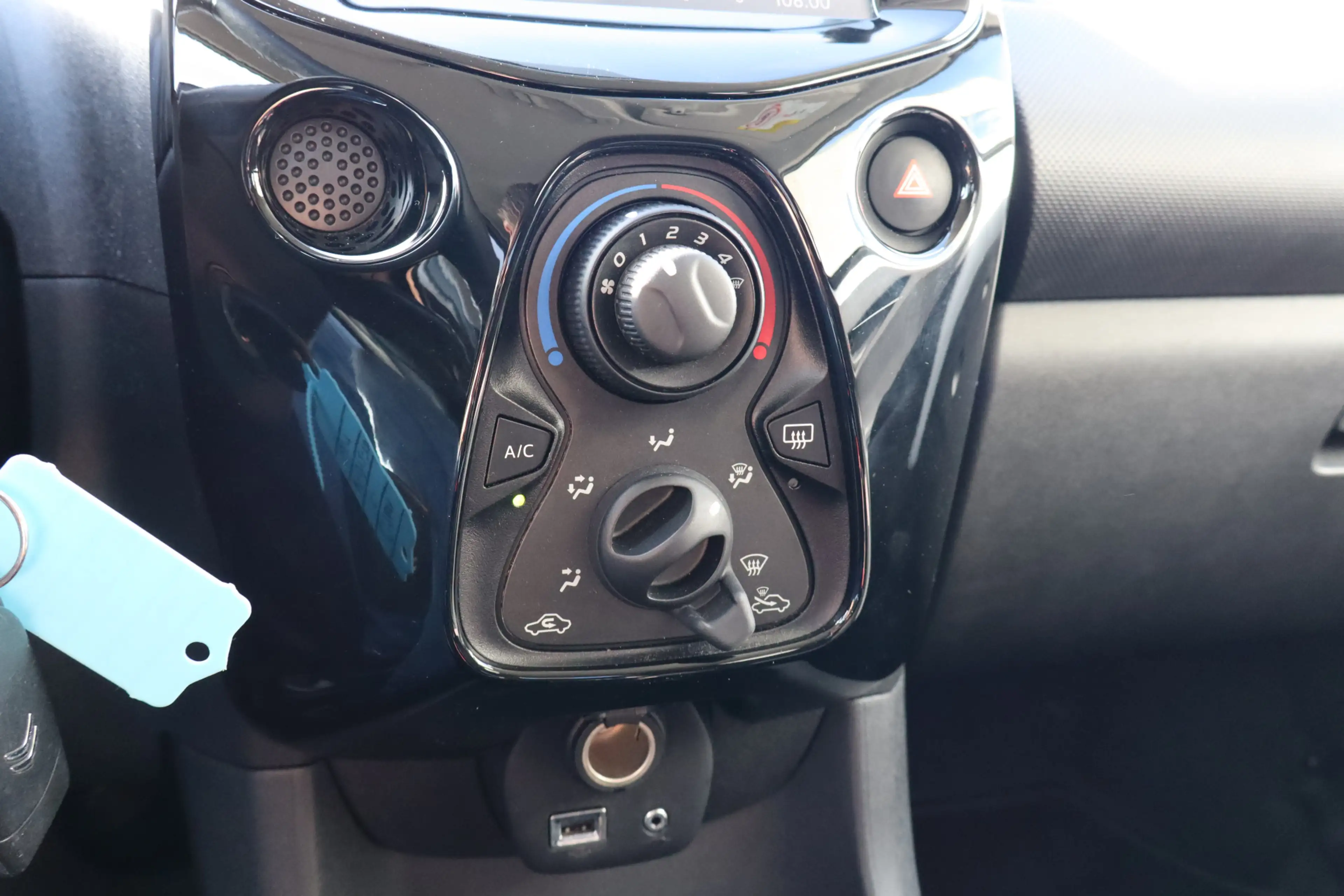Citroen C1 1.0 VTi Nederlandse auto/Apple carplay/Achteruitri — photo 17