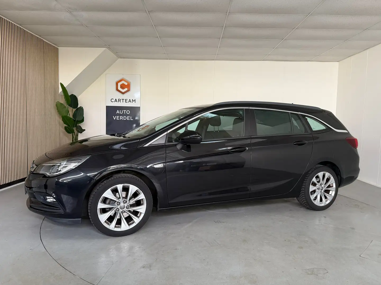 Opel Astra Sports Tourer 1.0 Edition Airco, LMV, Navigatie, T Nero - 1