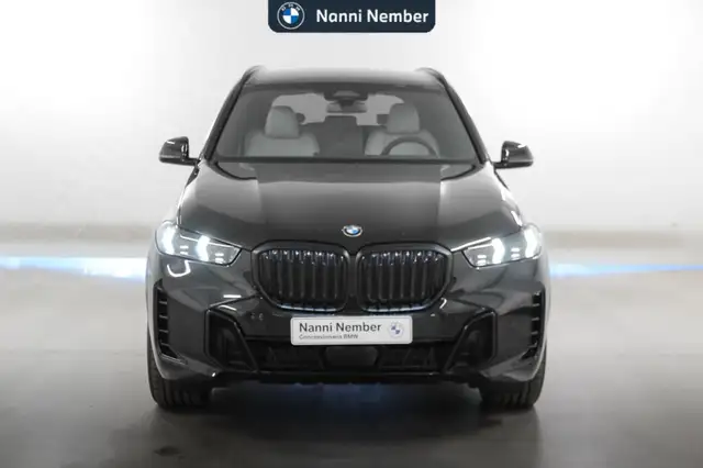 BMW X5 view 2