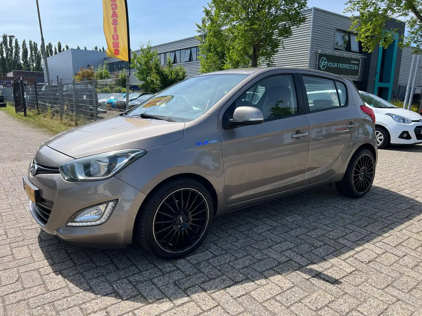 Hyundai i20 1.2i i-Motion - Airco - 5 Deurs - Lmv - Parrot Bruin - 2