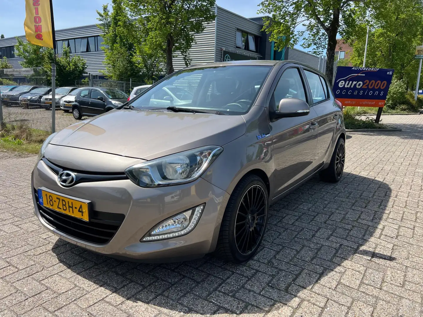 Hyundai i20 1.2i i-Motion - Airco - 5 Deurs - Lmv - Parrot Bruin - 1