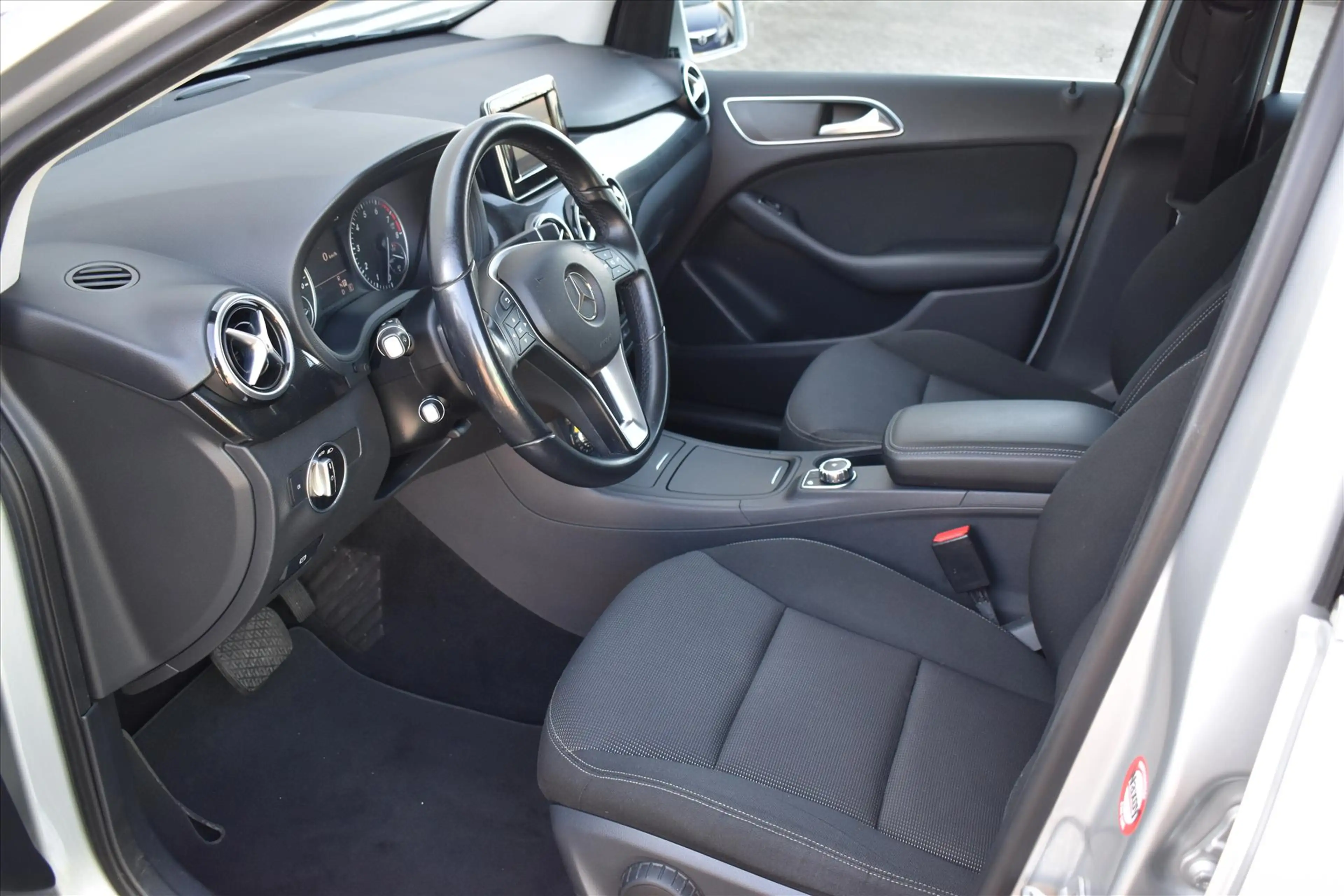 Mercedes-Benz B 250 2.0 B250 Ambition AUTOMAAT | Camera | Navi | Wegkl — photo 6