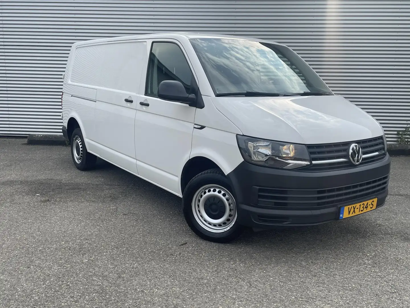 Volkswagen T6 Transporter 2.0 TDI L2H2 Trendline Wit - 2