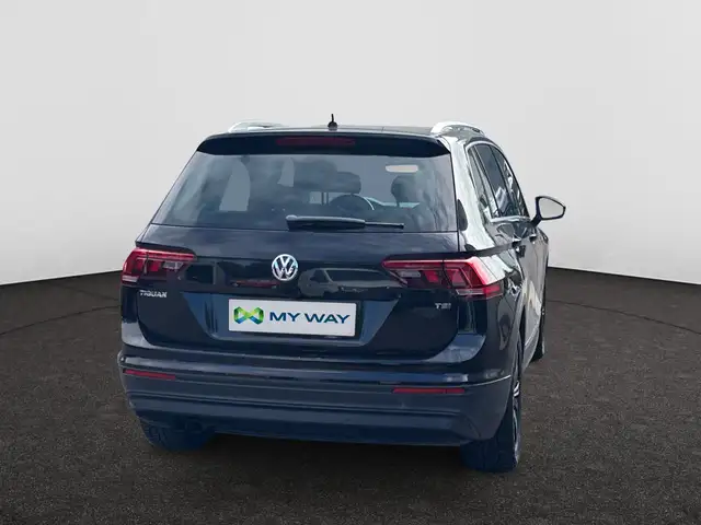 Volkswagen Tiguan view 3