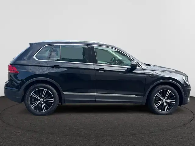 Volkswagen Tiguan view 4