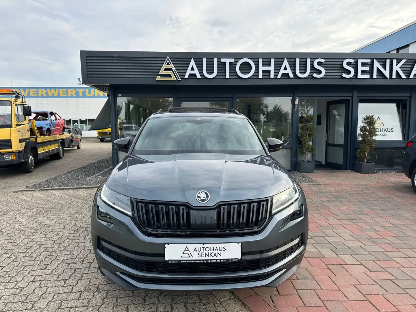 Skoda Kodiaq Sportline 4x4*STANDH*AHK*PANO*360°* Gris - 2