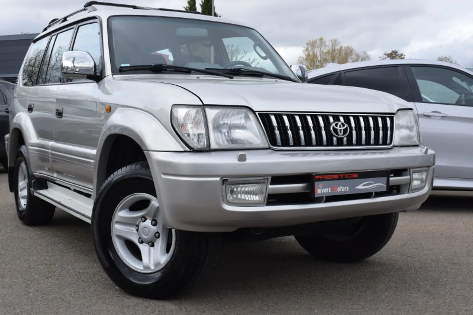 Toyota Land Cruiser 3.0 TD 125CH VX 5P 8Places Grijs - 1