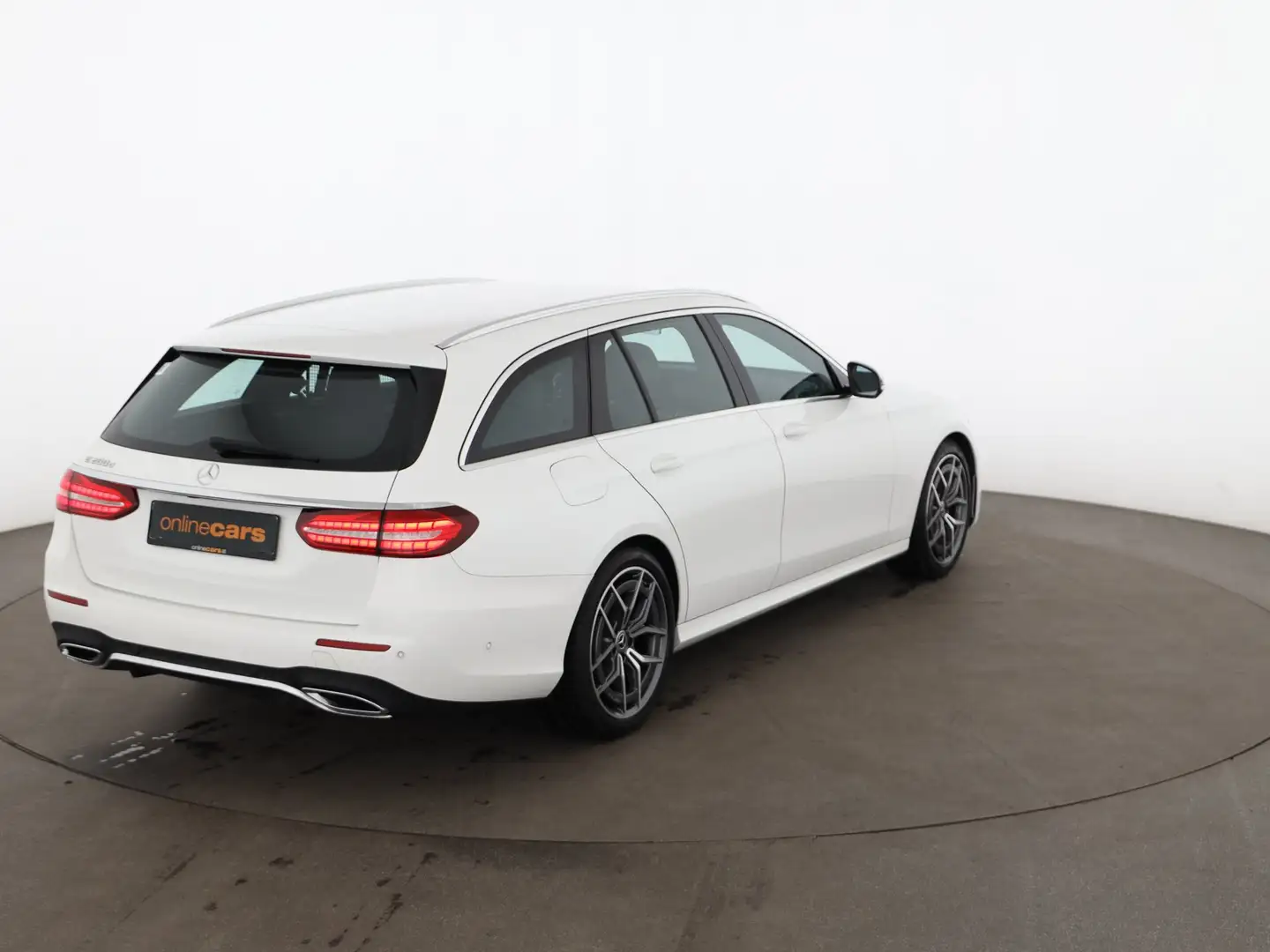 Mercedes-Benz E 200 d AMG-Line Aut LED AHK LEDER NAVI SITZHZG Weiß - 2