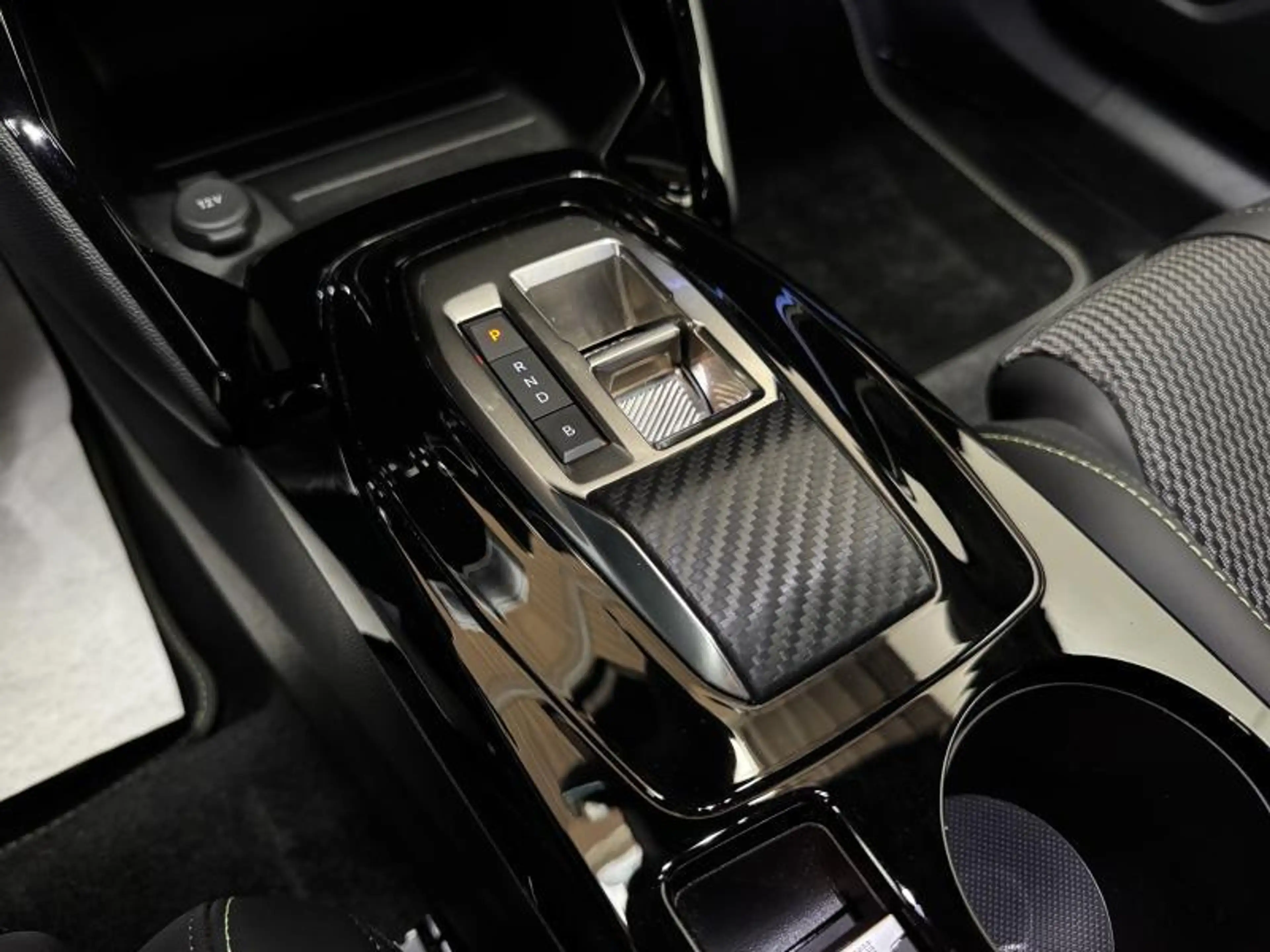 Peugeot 2008 50KWh GT **SELENIUM** LED|GPS|PDC|CRUISE|CAM|CARPL — photo 23