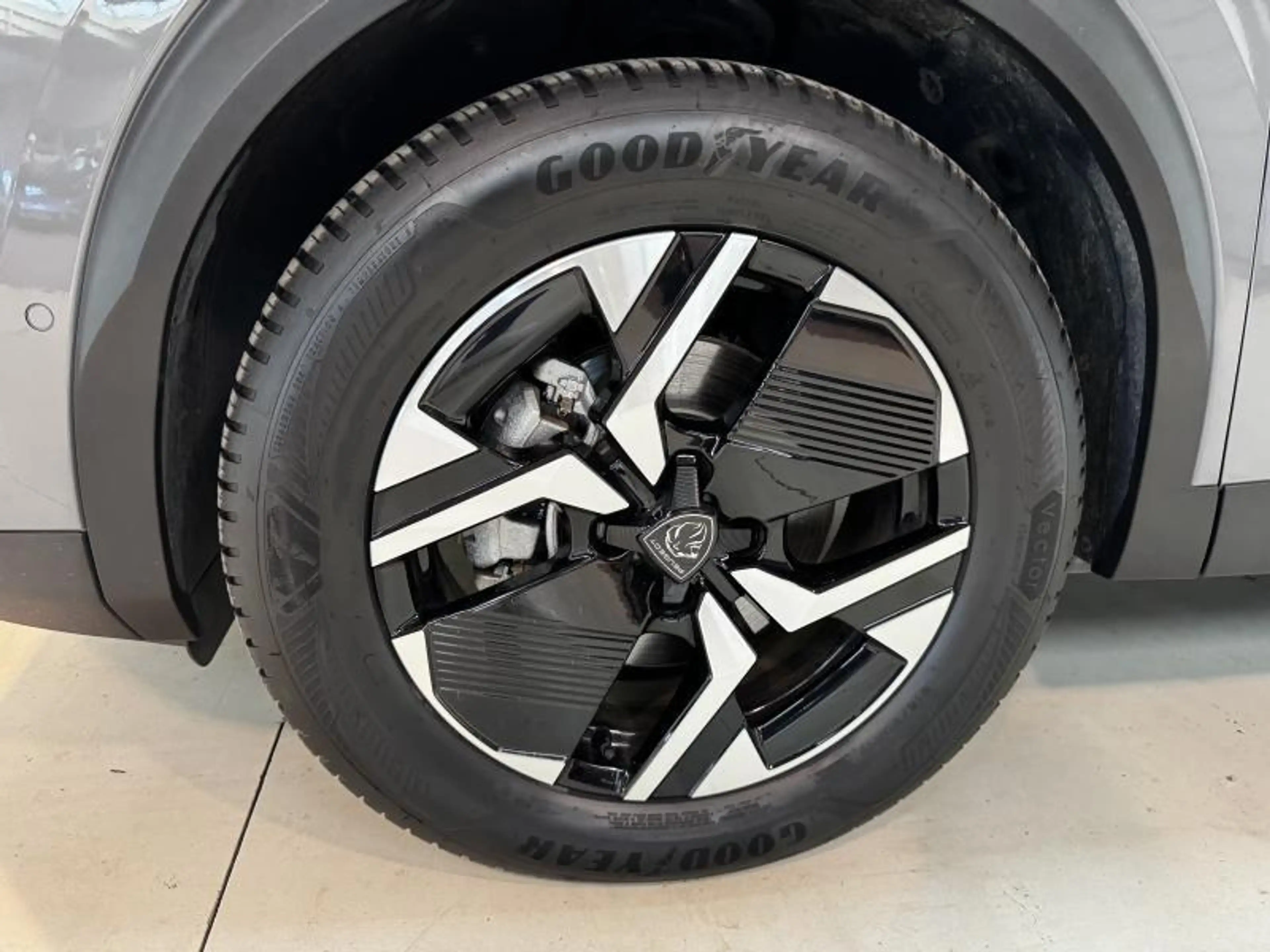 Peugeot 2008 50KWh GT **SELENIUM** LED|GPS|PDC|CRUISE|CAM|CARPL — photo 8