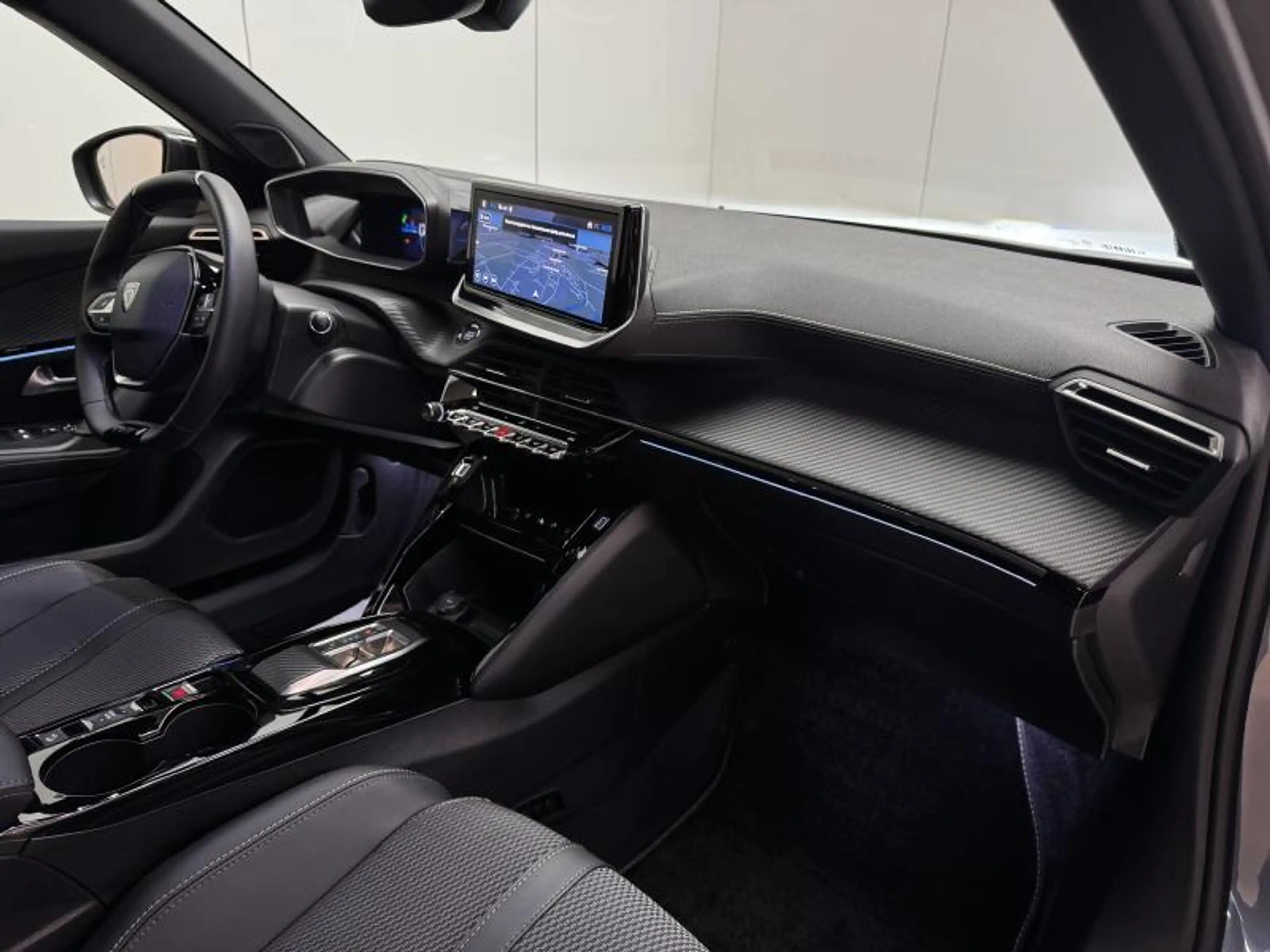 Peugeot 2008 50KWh GT **SELENIUM** LED|GPS|PDC|CRUISE|CAM|CARPL — photo 21