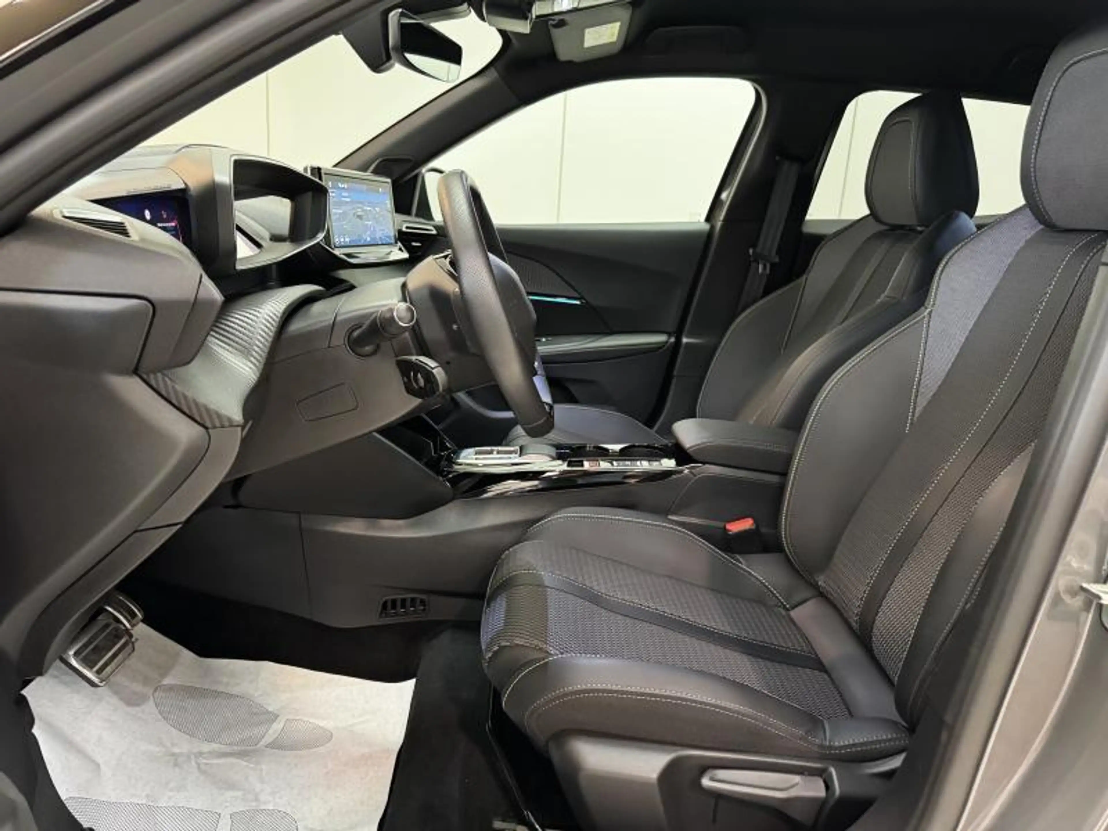 Peugeot 2008 50KWh GT **SELENIUM** LED|GPS|PDC|CRUISE|CAM|CARPL — photo 10