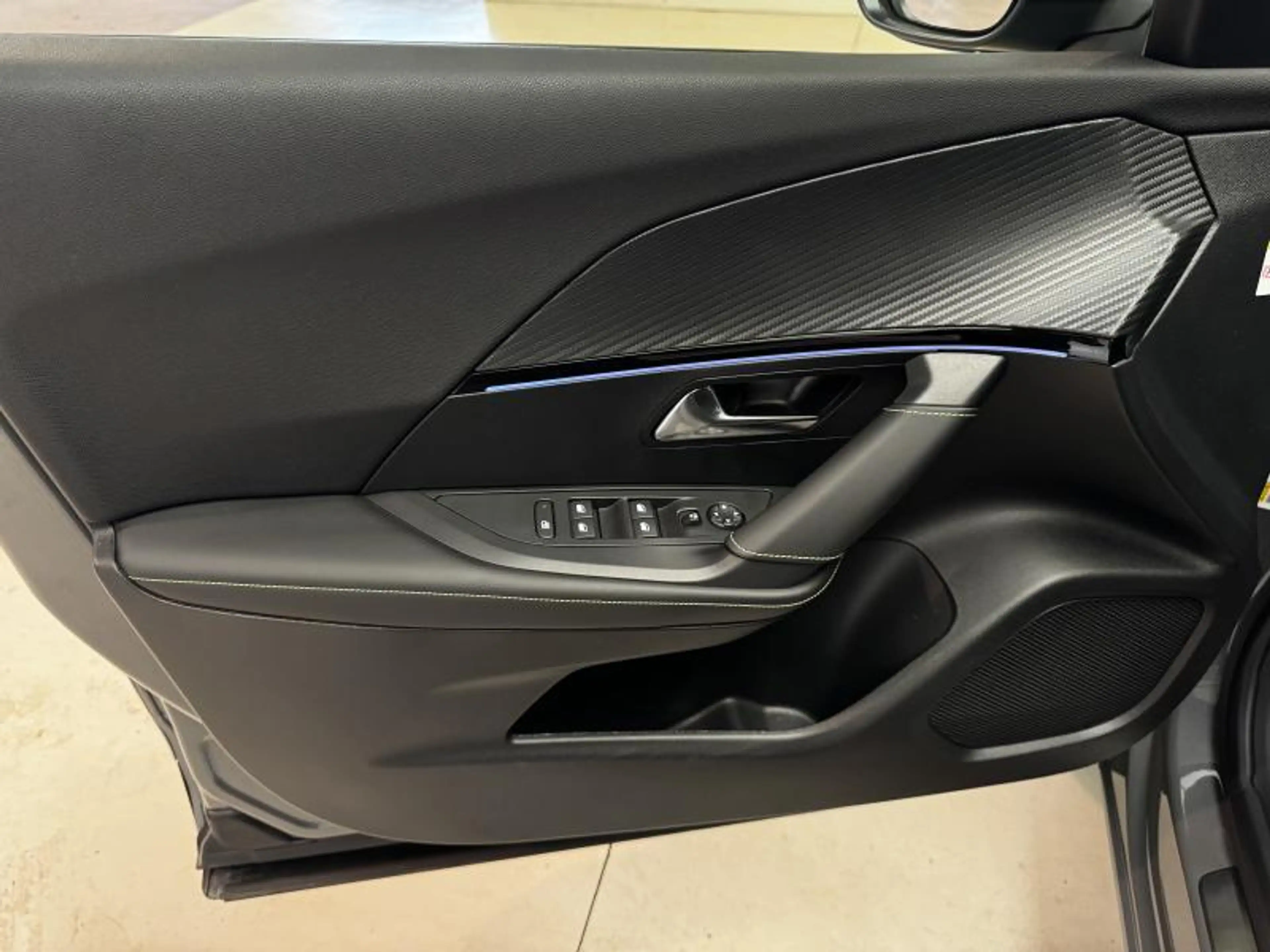 Peugeot 2008 50KWh GT **SELENIUM** LED|GPS|PDC|CRUISE|CAM|CARPL — photo 26