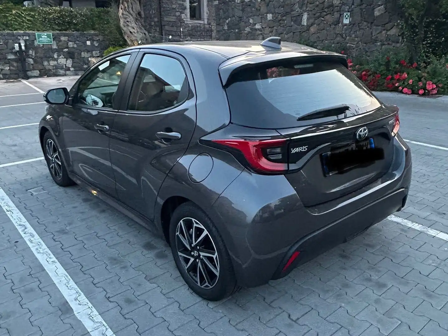 Toyota Yaris 5p 1.5h Trend Grigio - 1