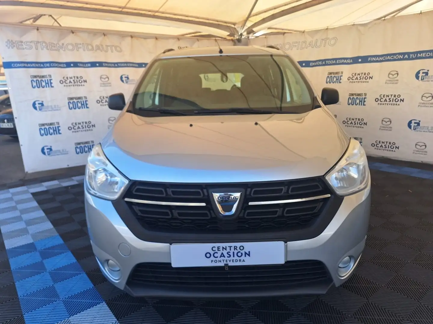 Dacia Lodgy 1.6 Essential 7pl. 75kW Grau - 2