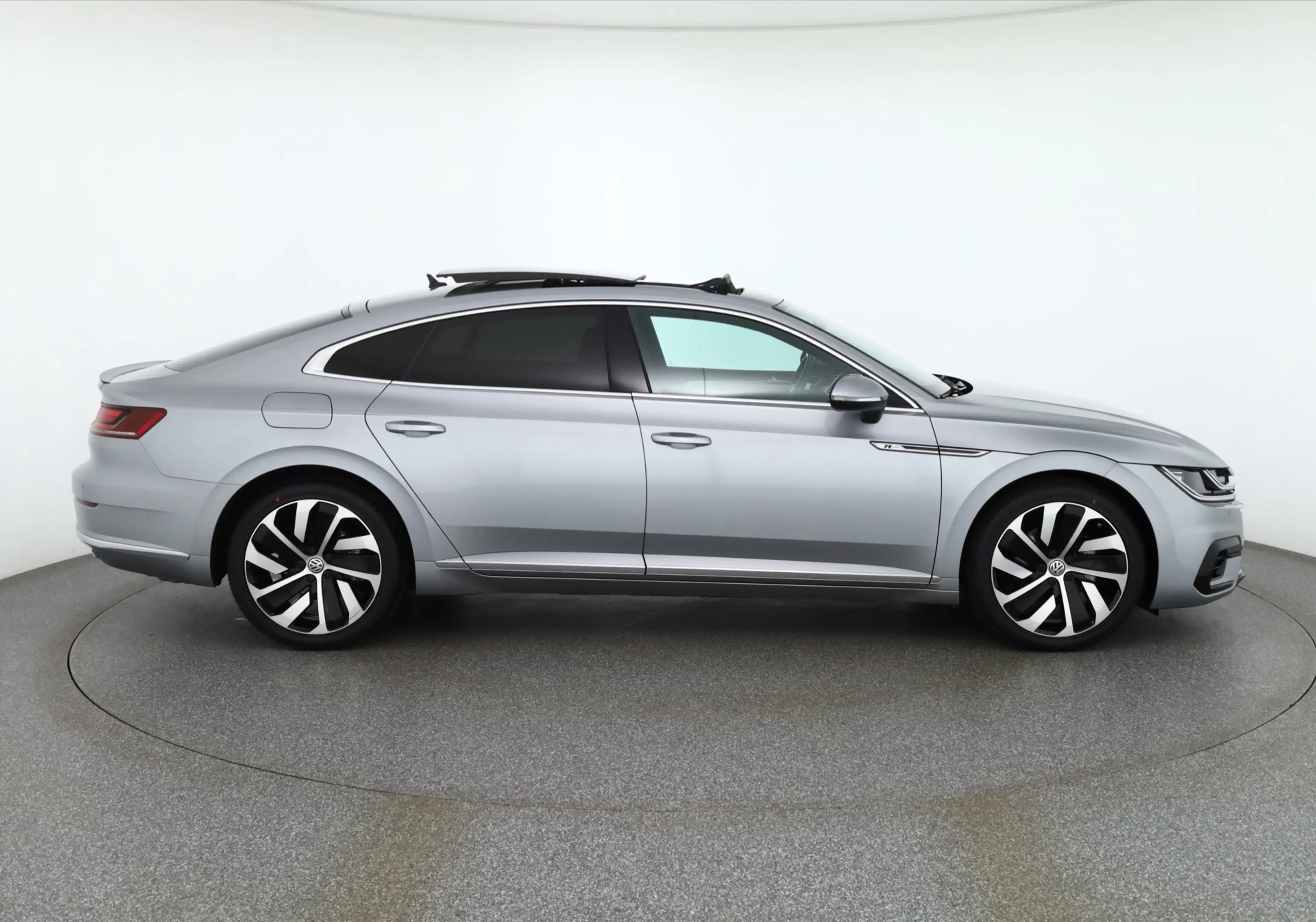 Volkswagen Arteon 2.0 TSI DSG R-Line LED Panorama ACC PDC — photo 6