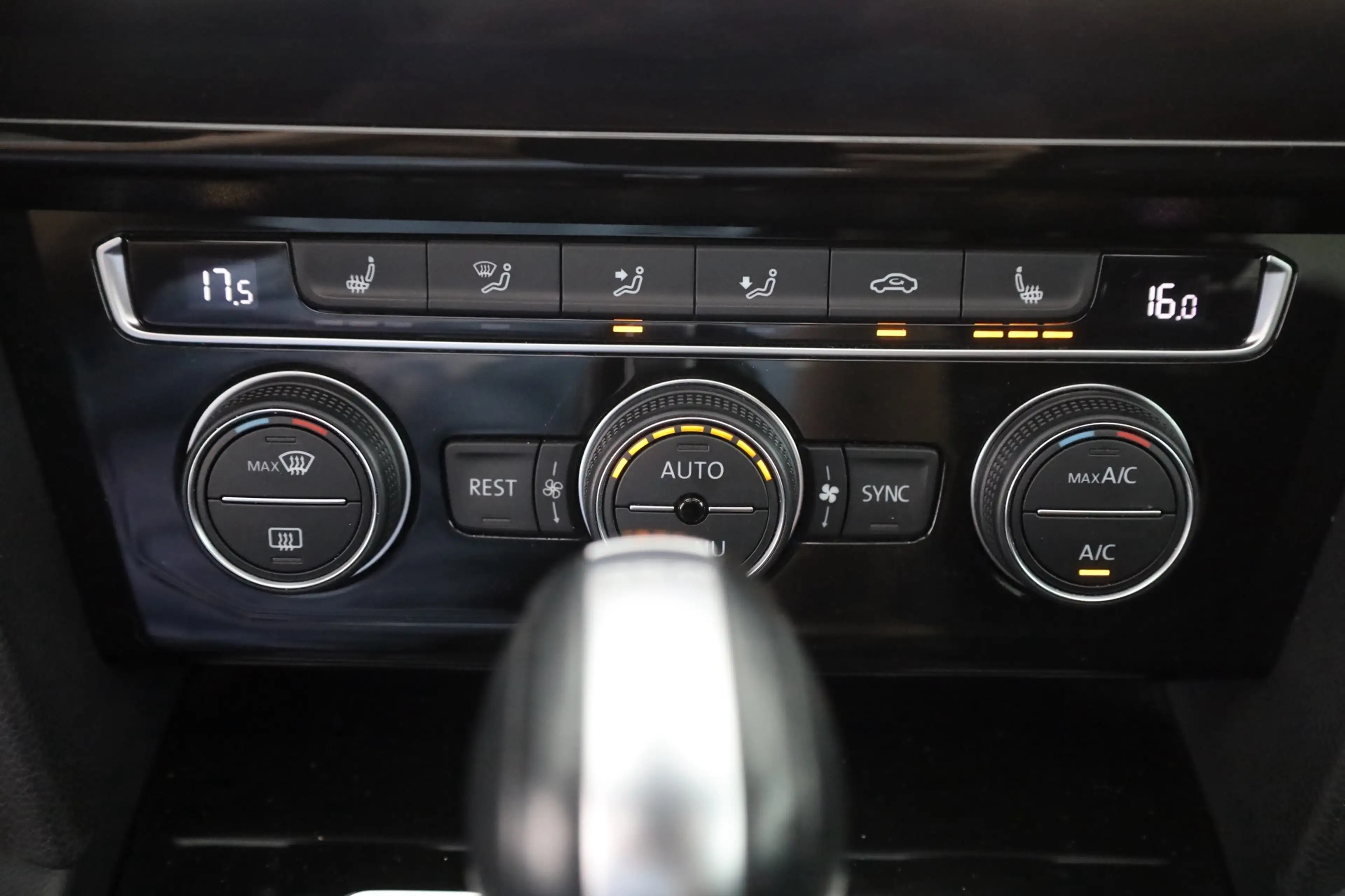 Volkswagen Arteon 2.0 TSI DSG R-Line LED Panorama ACC PDC — photo 12