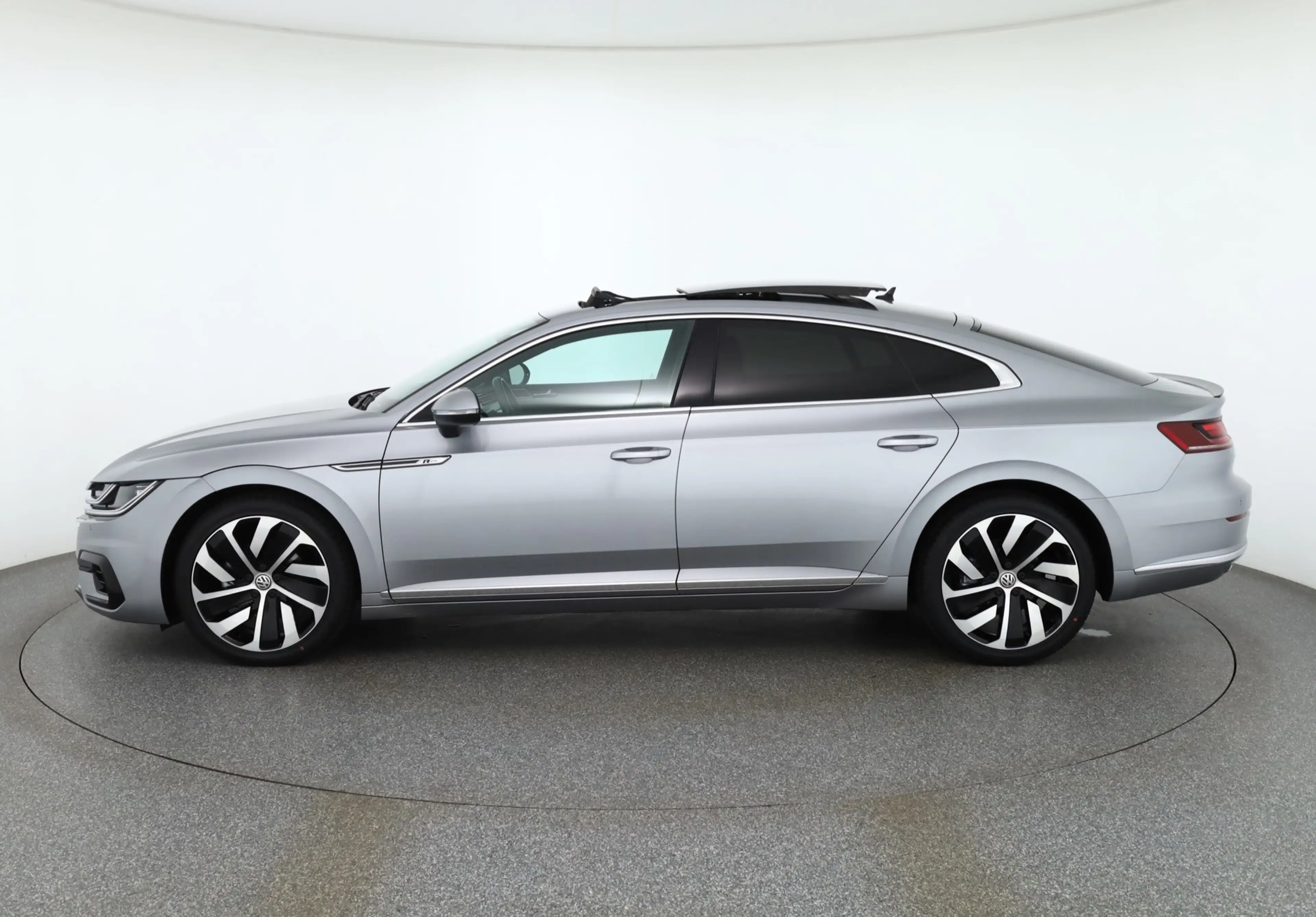 Volkswagen Arteon 2.0 TSI DSG R-Line LED Panorama ACC PDC — photo 2