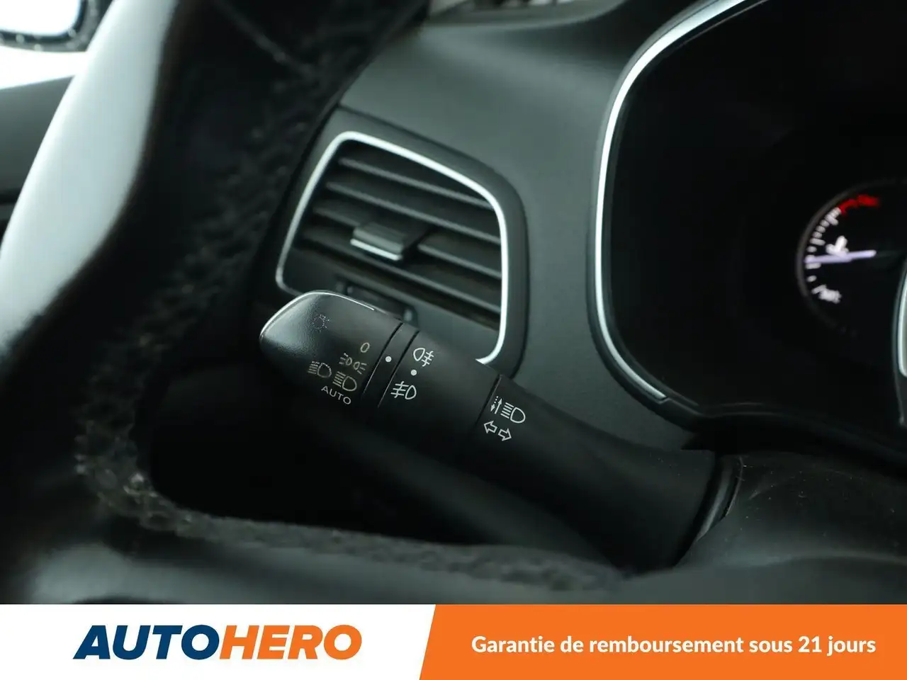Renault Megane Berline — photo 28