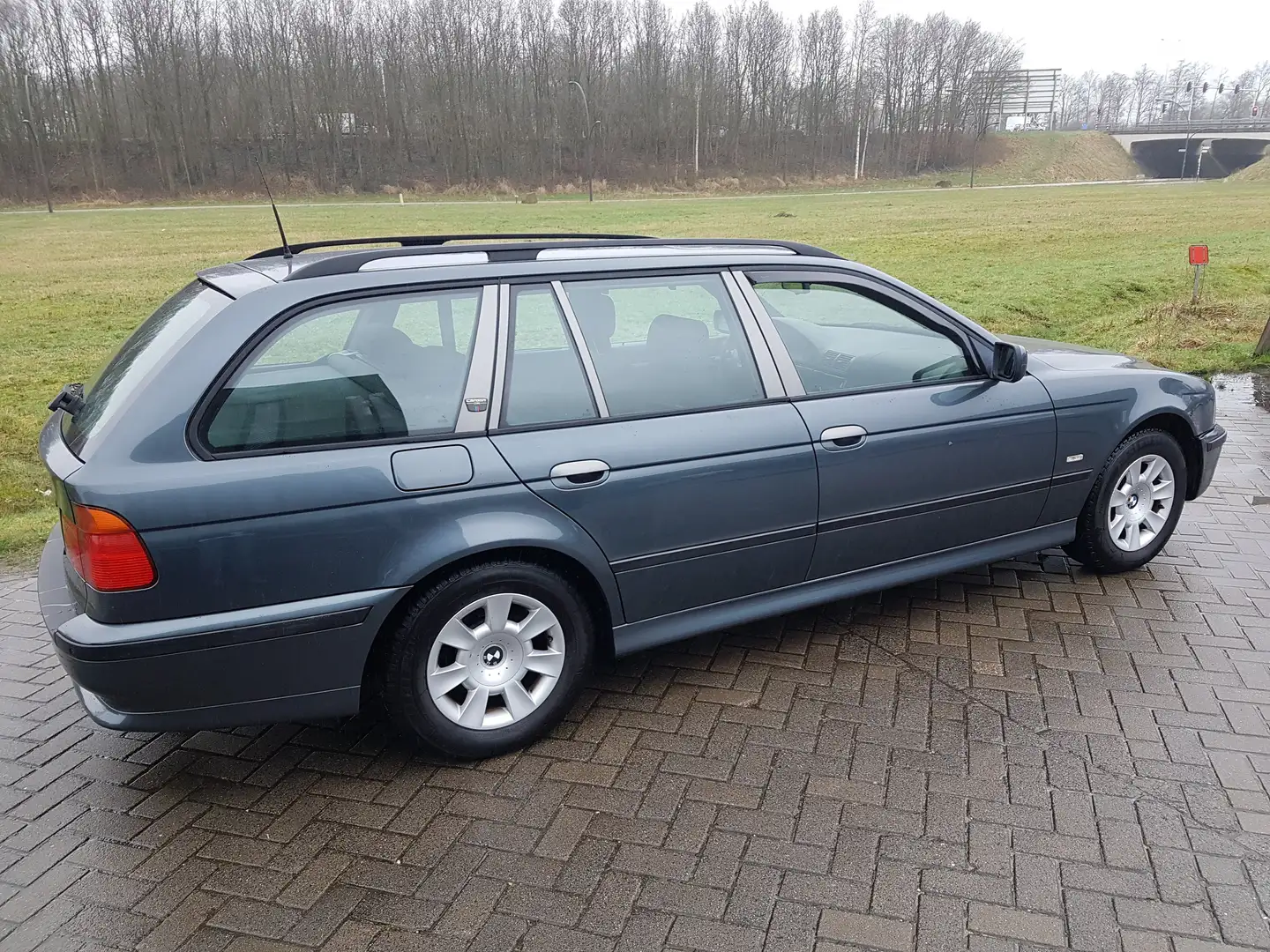 BMW 520 520i Touring executive met xenon airco trekhaak Gris - 1